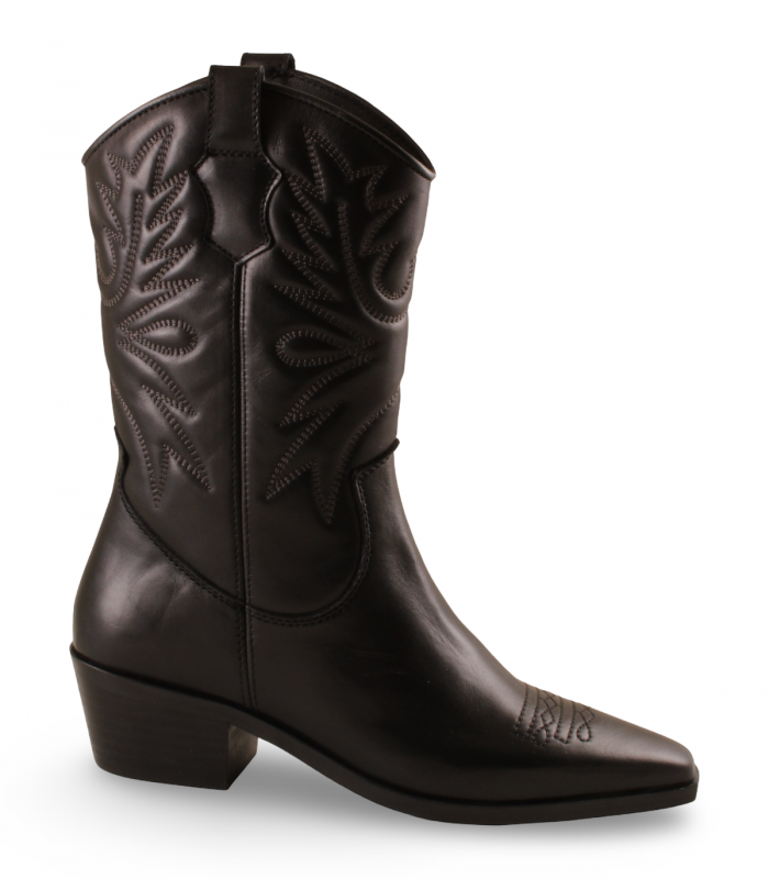LOL SHOES Hayde negra. Bota cowboy negra con bordados al tono y tacón ancho, ideal con vestidos largos