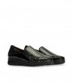 Pitillos 10702 Negro. Mocasín negro con elásticos, ideal para looks cómodos y diarios