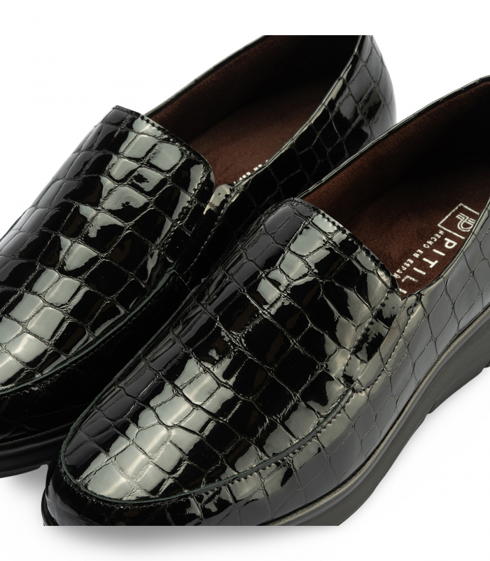 Pitillos 10700 Negro. Mocasín efecto cocodrilo negro, ideal para oficina o reuniones