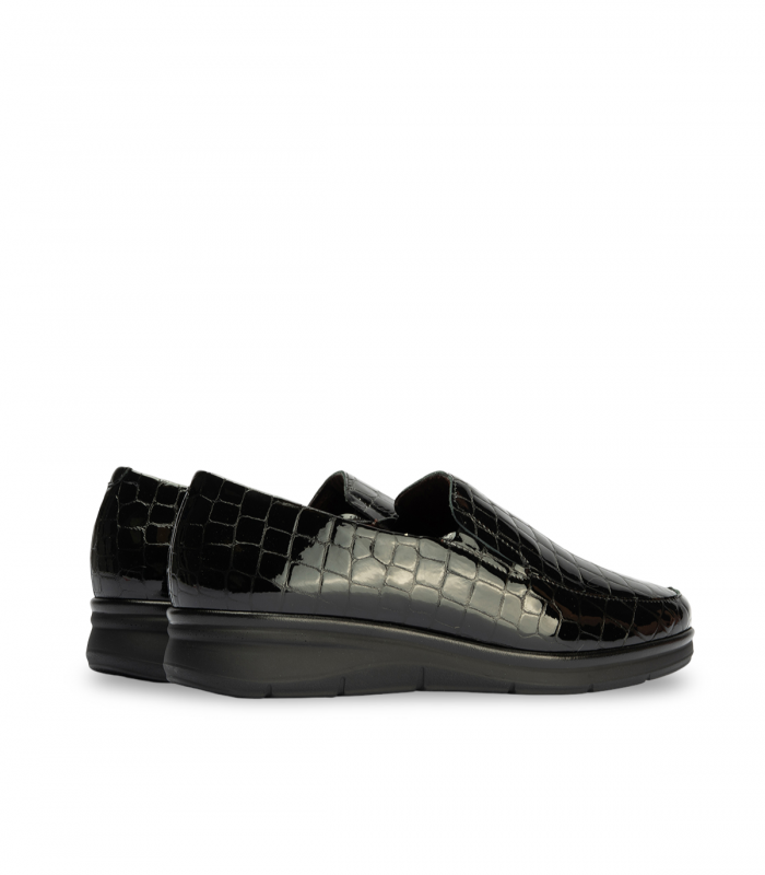 Pitillos 10700 Negro. Mocasín efecto cocodrilo negro, ideal para oficina o reuniones
