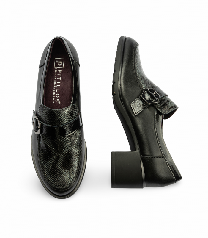 Pitillos 10741 Negro. Zapato negro con tacón y hebilla, perfecto para looks formales