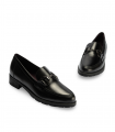 Pitillos 10880 Negro. Mocasín negro brillante con estribo, perfecto para el día a día