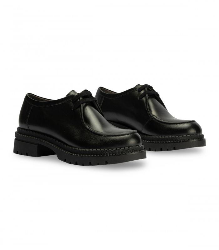 Pitillos 10797 Negro. Zapato tipo wallaby en piel negra con suela robusta y estilo casual