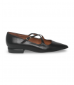 Ángel Alarcón 25531 H620B. Zapato negro plano con tira cruzada y hebilla metálica