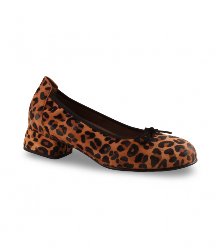 Roldan 4030. Salón leopardo en serraje con lazo, ideal para añadir un toque llamativo a prendas lisas