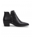 LOL SHOES Adele negra. Botín negro con tacón bajo y ojales metálicos, cómodo con outfits neutros