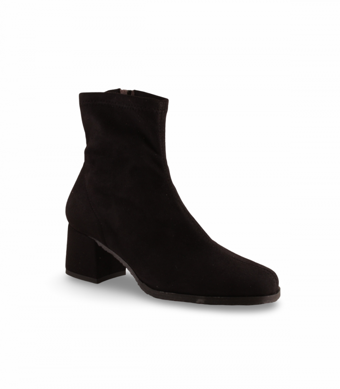 Celia 1501 negro. Botín elástico negro con tacón ancho. Estilo sobrio ideal para looks elegantes
