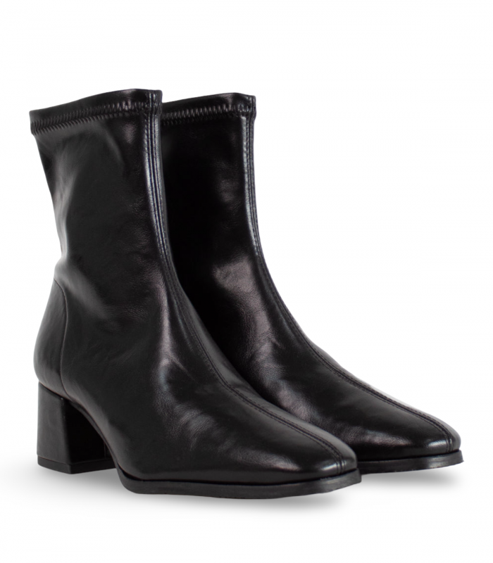 Miss Elastic 78330. Botín negro elástico con tacón ancho, práctico y con buen ajuste