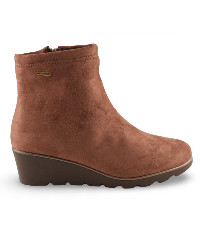 Khloe Marin 9080M taupe. Botín cuña taupe impermeable con caña media, cómodo y perfecto para invierno