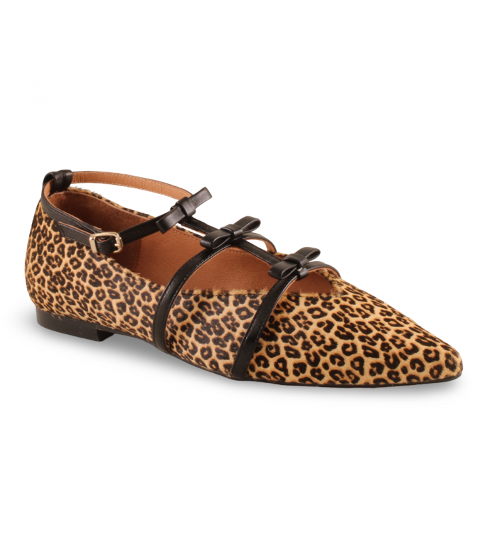 Olivia Brown OB 087 leopardo. Bailarina en pelo leopardo con tiras cruzadas y lazos para un look atrevido