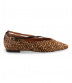 Olivia Brown OB 088 leopardo. Salón leopardo con tiras negras y hebilla ajustable, perfecto para destacar