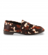 Shemerry D24 vaca. Mocasín tipo pony con estampado vaca, tendencia ideal para looks casuales y neutros