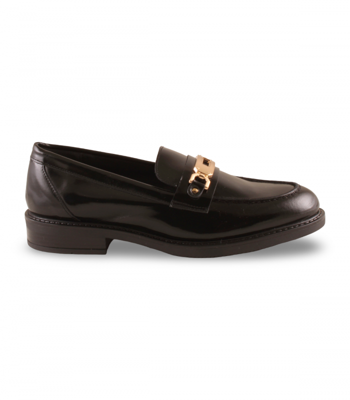 Bryan 8201 Negro. Mocasín tradicional de piel negra con estribo y diseño cómodo
