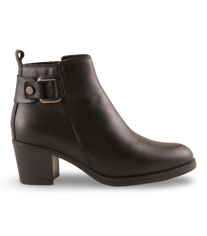Kaola 8820 negro. Botín negro con tacón cómodo y hebilla decorativa. Elegante y sobrio para oficina
