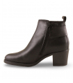 Kaola 8820 negro. Botín negro con tacón cómodo y hebilla decorativa. Elegante y sobrio para oficina