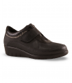 Cutillas 60350 negro. Velcro con cuña baja en piel grabada. Ideal para confort diario