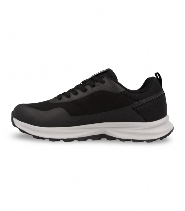 Paredes LT25518 negro. Deportiva negra waterproof. Versátil para clima húmedo