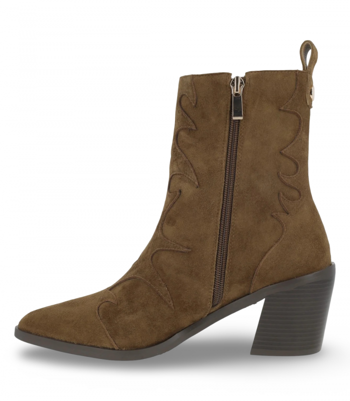 Shemerry Lima marrón. Bota cowboy de ante marrón con costuras decorativas y tacón ancho
