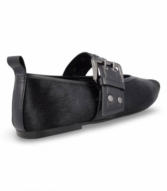 Shemerry Paris negro. Zapato plano de pelo negro con correa y hebilla, rompedor y de tendencia
