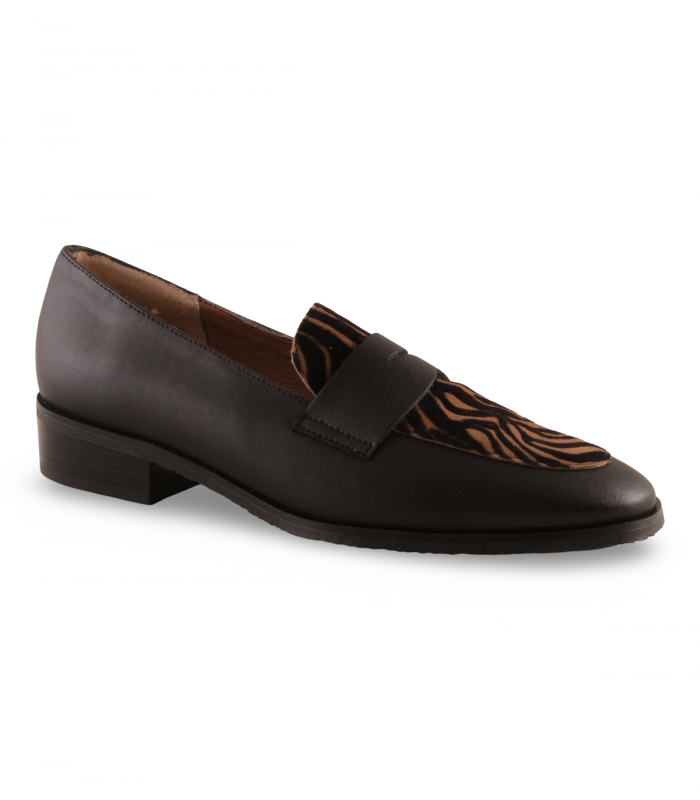 Mocasín combinado en negro y cebra.