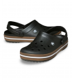 Zueco negro con suela gum Crocs Crocband Gum, cómodo y urbano