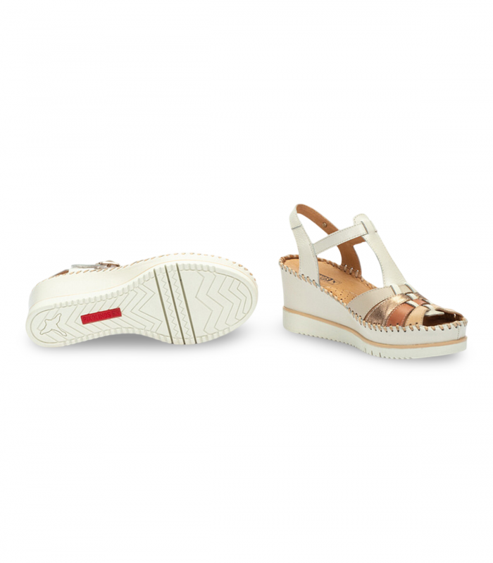 Sandalia de cuña color nata Pikolinos Aguadulce, cómoda y elegante