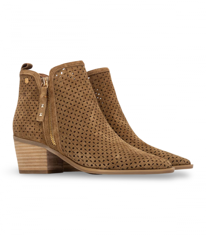 Botín camel troquelado Carmela 163149, boho