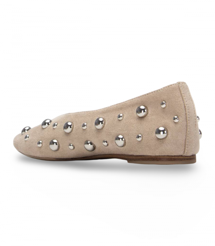 Bailarina taupe con tachuelas XTI 145283, cómoda y con carácter
