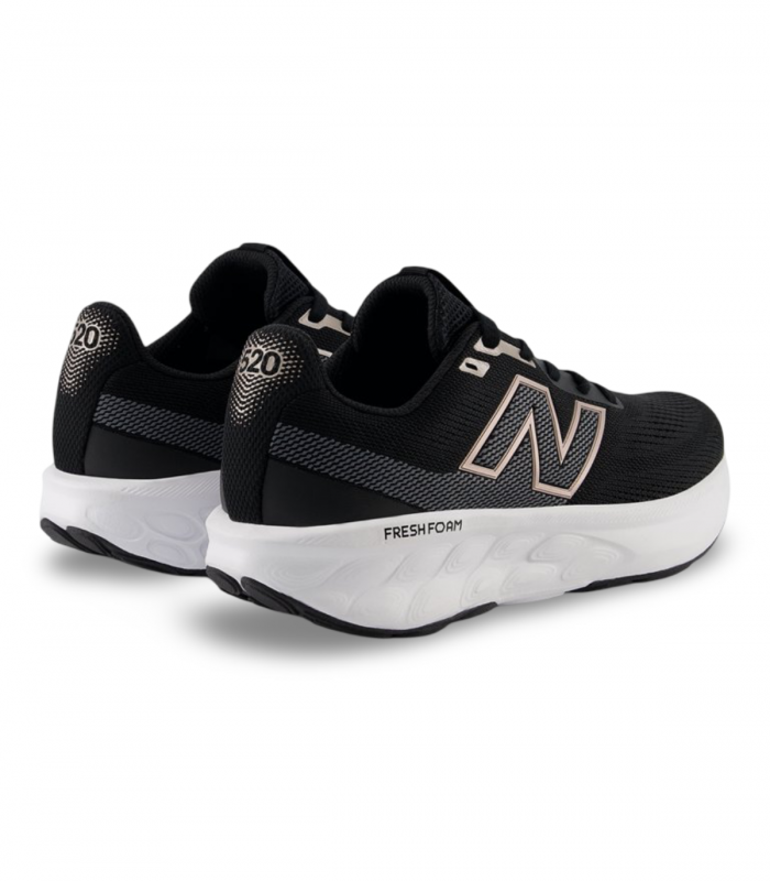 Deportivo negro con Fresh Foam New Balance 520 v9, ligero y amortiguado