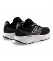 Deportivo negro con Fresh Foam New Balance 520 v9, ligero y amortiguado