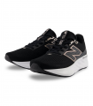 Deportivo negro con Fresh Foam New Balance 520 v9, ligero y amortiguado