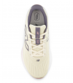 Deportivo color lino con Fresh Foam New Balance 520 v9, suave y ligero