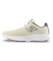 Deportivo color lino con Fresh Foam New Balance 520 v9, suave y ligero