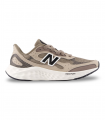 Deportivo tonos tierra con Fresh Foam New Balance Arishi v4, cómodo