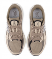 Deportivo tonos tierra con Fresh Foam New Balance Arishi v4, cómodo