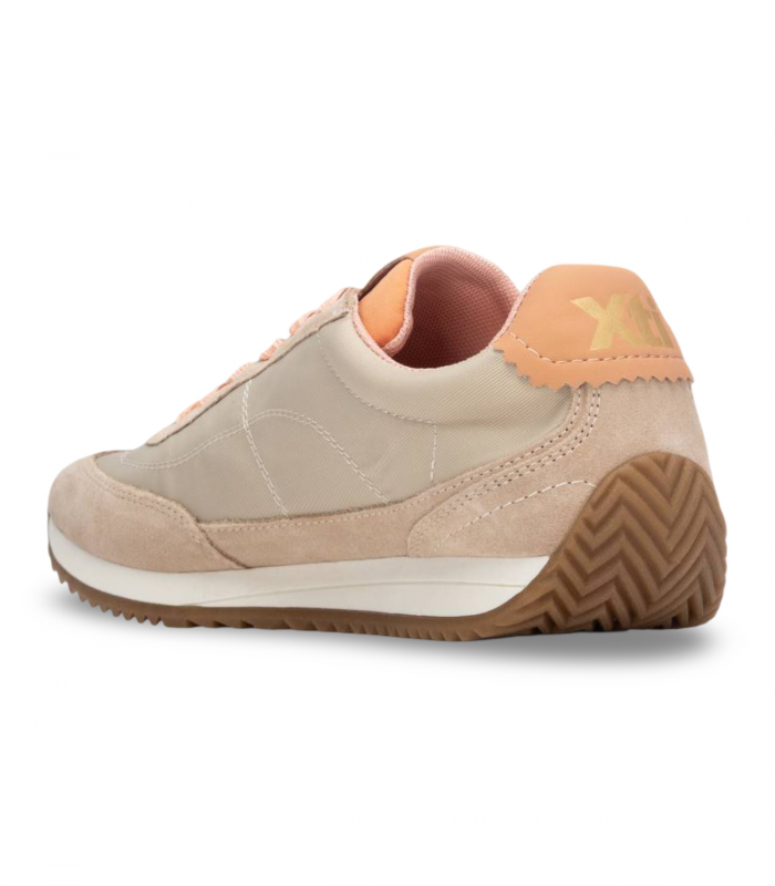 Deportivo beige urbano ligero XTI 145209, versátil