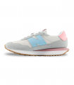 Deportivo azul claro retro New Balance 237, fresco y urbano
