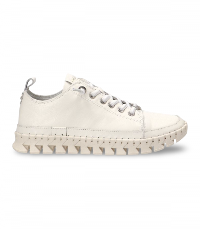 Deportiva blanca de piel con suela flexible Carmela 163105, urbana y cómoda