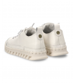 Deportiva blanca de piel con suela flexible Carmela 163105, urbana y cómoda