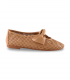 Zapato plano calado camel con lazo Funchal 24047 Cappri, fresco y delicado