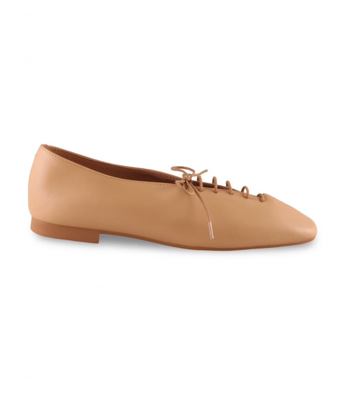 Zapato plano camel con cordones Bryan 5629, cómodo y combinable