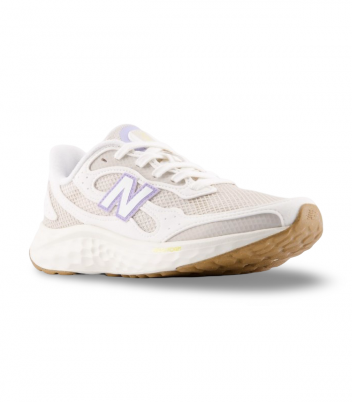 Deportivo blanco con detalles arena New Balance Arishi v4, ligero