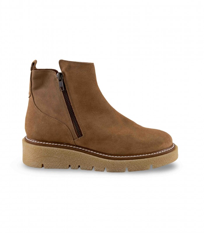 Botines para mujer en piel velour caramelo.