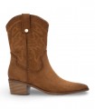 Bota campera bordada Xti 144307 con estética cowboy actual y tacón cómodo para diario.