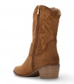 Bota campera bordada Xti 144307 con estética cowboy actual y tacón cómodo para diario.