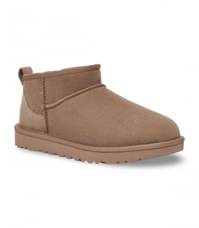 Botín UGG Classic Ultra Mini 1116109 en color Caribou con interior de lana y confort icónico.
