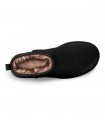 Botín UGG Classic Ultra Mini Nubuck 1184556 en negro con acabado nobuck y estética urbana sofisticada.