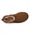 Botín UGG Classic Ultra Mini Nubuck 1184556 en Dark Chestnut con acabado nobuck y estilo atemporal.