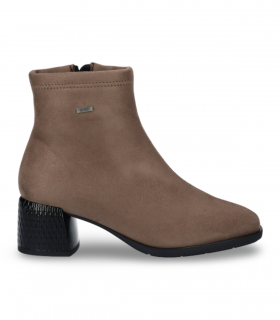 Botín elástico D´Chicas 4736 en suede taupe con tacón ancho