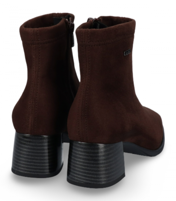 Botín elástico D´Chicas 4736 en suede moka con tacón ancho